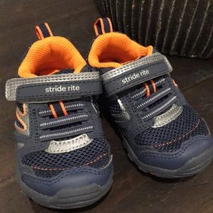 New Stride Rite size 6 toddler shoes (washable)